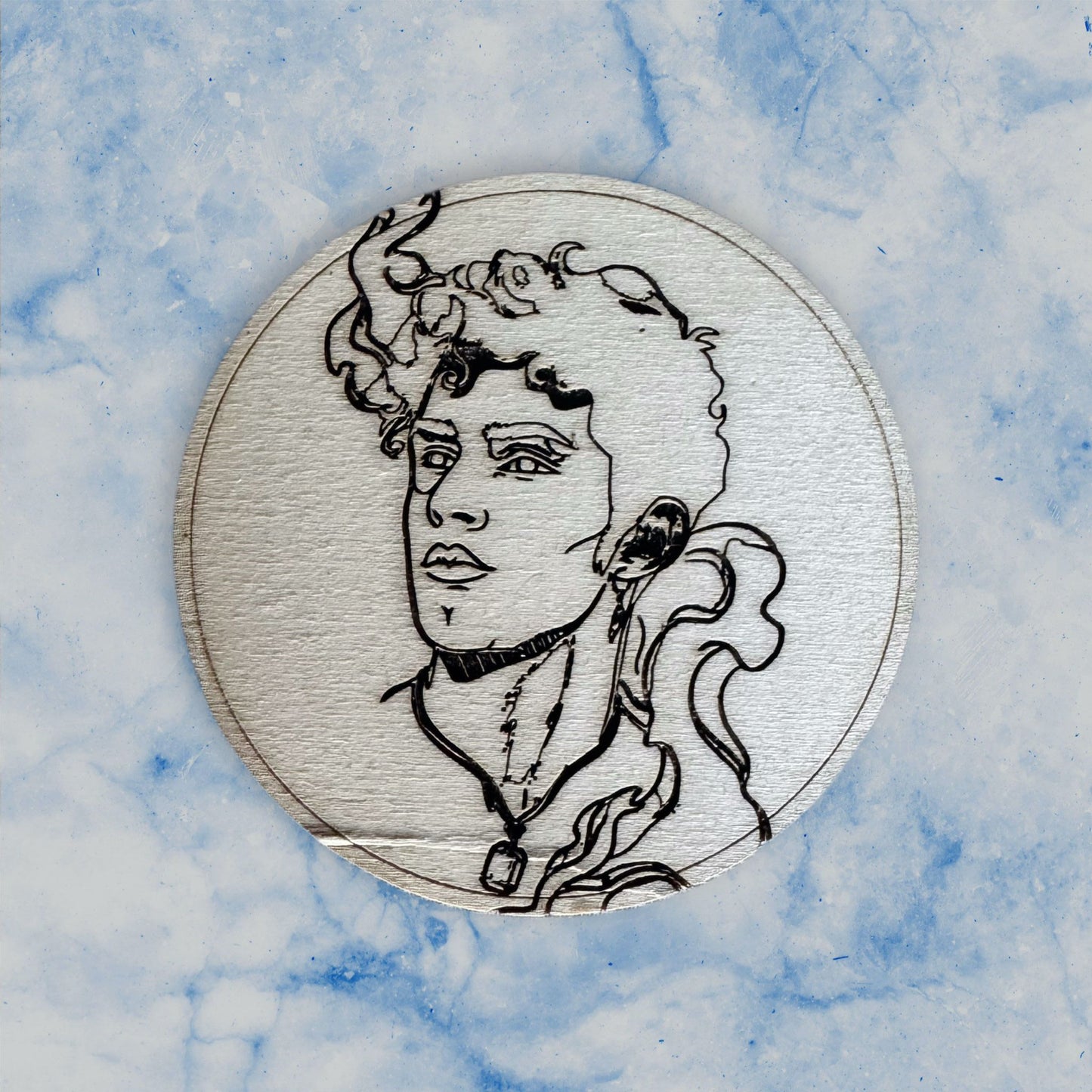 Set sottobottiglia in Legno Inciso – L'Eleganza della Mitologia